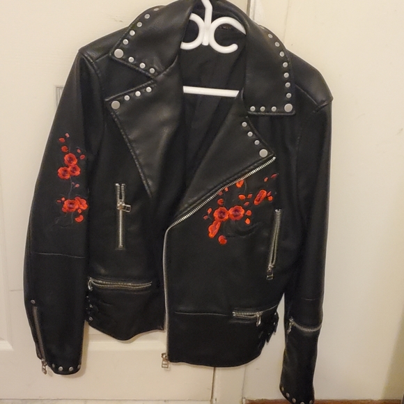Black Zara jacket with roses 🌹 - Picture 4 of 8